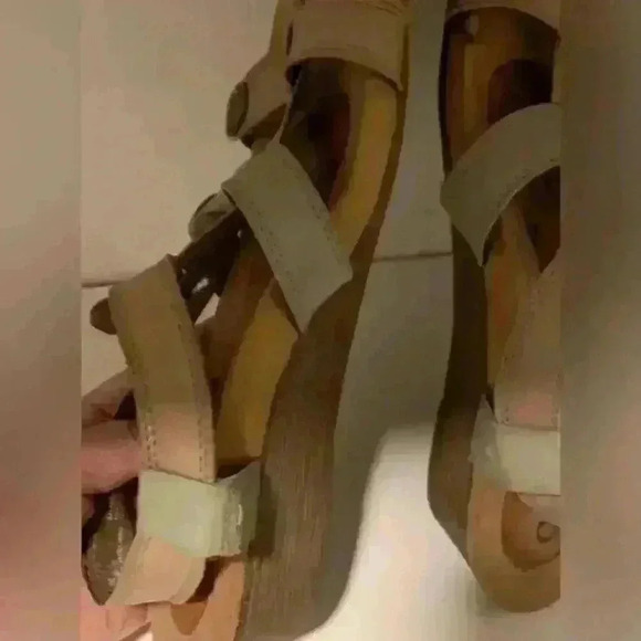 Cobb Hill By New Balance Womens Sz 8 Leather Embellished Wedge Strap Sandals - Picture 3 of 14